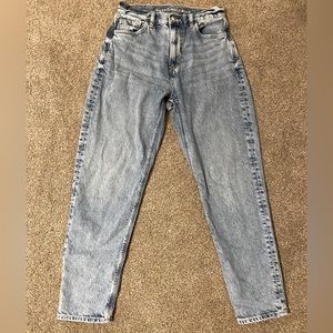 American Eagle Medium Wash Mom Jeans (size 0 short)